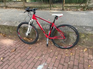 Bicicleta de Montaña Roja