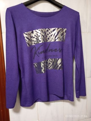 Jersey morado con estampado plateado