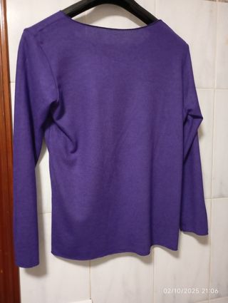 Jersey morado con estampado plateado
