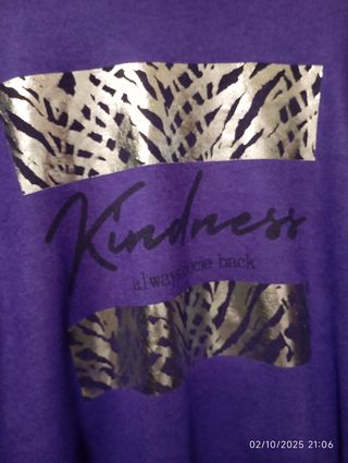 Jersey morado con estampado plateado