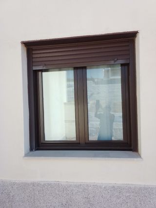 3 ventanas abatibles (no oscilobatientes)
