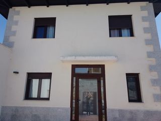 3 ventanas abatibles (no oscilobatientes)
