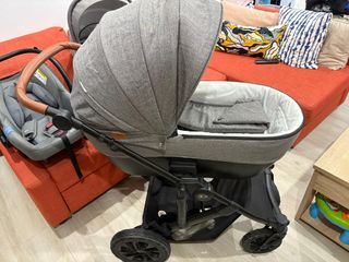 Cochecito de bebé gris, marca Kinderkraft