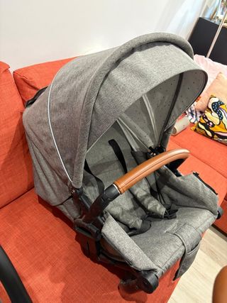 Cochecito de bebé gris, marca Kinderkraft