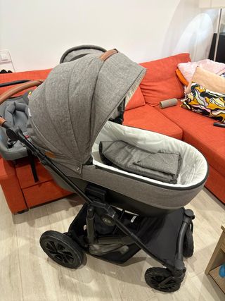 Cochecito de bebé gris, marca Kinderkraft