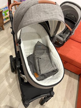 Cochecito de bebé gris, marca Kinderkraft