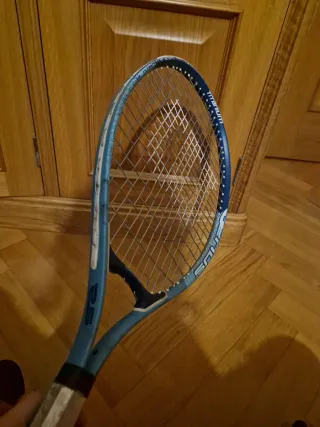 Raqueta de tenis azul