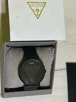 Reloj Guess Negro y Dorado