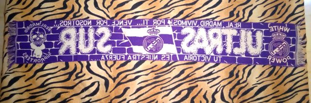 BUFANDA ULTRA SUR  FÚTBOL REAL MADRID 
