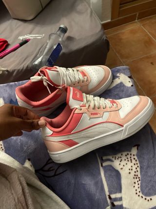 Zapatillas Puma Blancas y Rosas