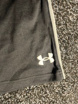 Pantalón corto Under Armour negro/gris
