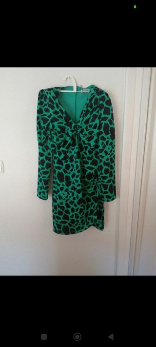Vestido verde con estampado negro Minueto