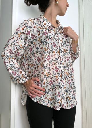 White Oversize Blouse with Floral Pattern 44 (2XL)