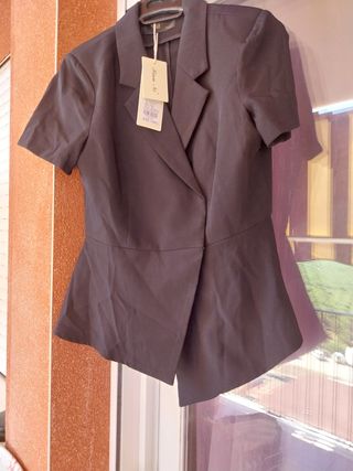 Chaqueta negra manga corta