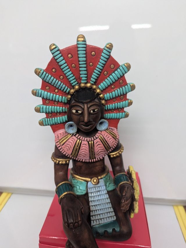 Figura decorativa estilo prehispánico