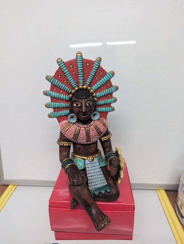 Figura decorativa estilo prehispánico