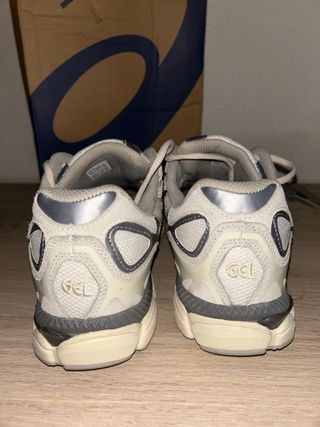 Zapatillas ASICS Beige/Gris
