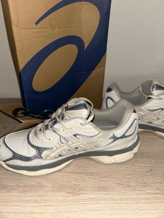 Zapatillas ASICS Beige/Gris