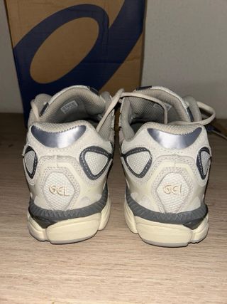 Zapatillas ASICS Beige/Gris