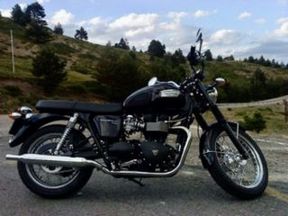 Moto Triumph Boneville T100 Negra