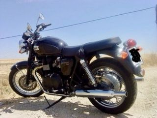 Moto Triumph Boneville T100 Negra