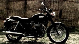 Moto Triumph Boneville T100 Negra