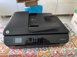 Impresora HP Officejet 4632.
Cartucho de tinta.