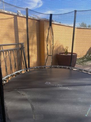 Cama elástica con red de seguridad