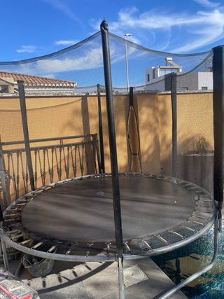 Cama elástica con red de seguridad