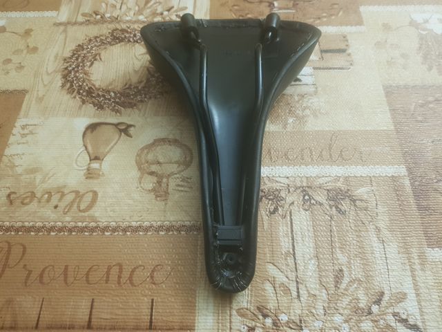 Sillín de bicicleta negro