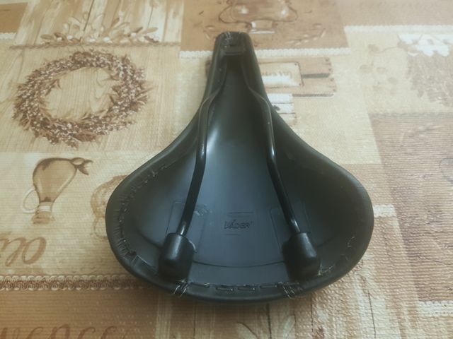 Sillín de bicicleta negro