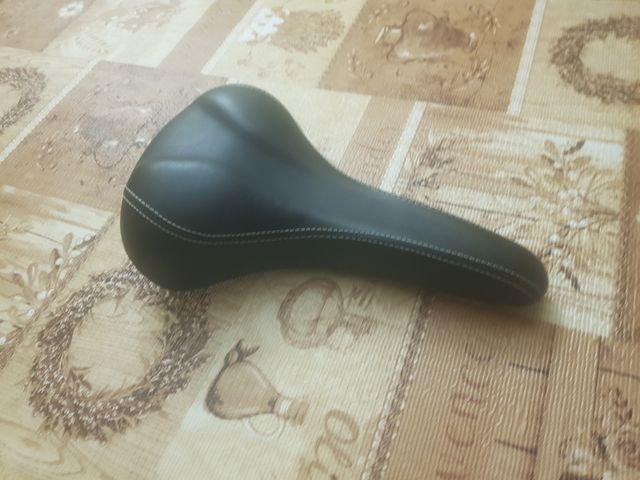 Sillín de bicicleta negro
