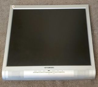 Monitor y TV a 12v 17" Hundai