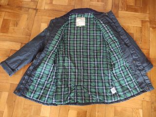 Abrigo impermeable de niña. Sfera. Talla 16.