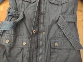 Abrigo impermeable de niña. Sfera. Talla 16.