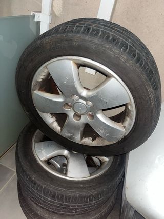 Llantas Seat Ibiza 6L neumáticos buen estado 