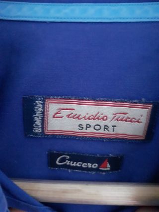 Camisa azul de manga larga