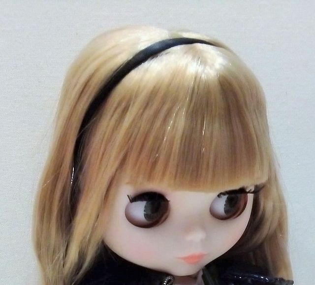 MUÑECA TIPO BLYTHE CON CUERPO ARTICULADO&CARA MATE