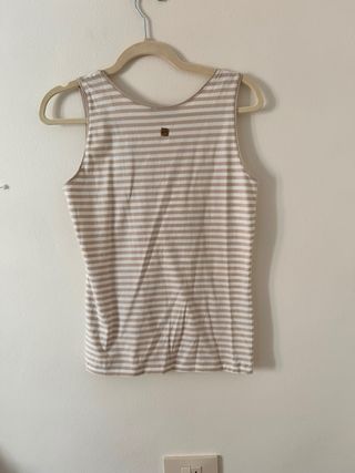 Camiseta Carolina Herrera rayas beige y blanco