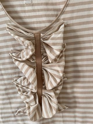 Camiseta Carolina Herrera rayas beige y blanco