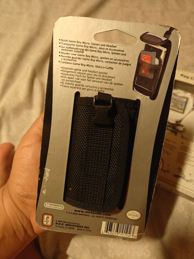 Funda Game Boy Micro + Llavero porta juegos DS