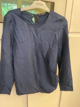 Blusa MNG Basics azul talla XS