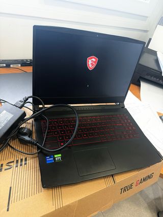 Portátil MSI Katana GF66 11UC-045XES Intel Core i7
