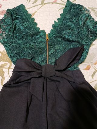 Mono verde y negro con lazo