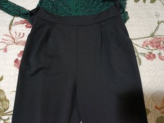 Mono verde y negro con lazo