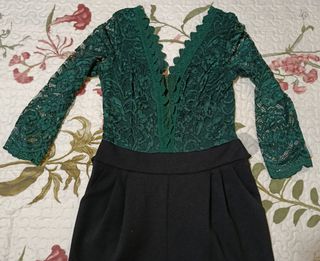 Mono verde y negro con lazo
