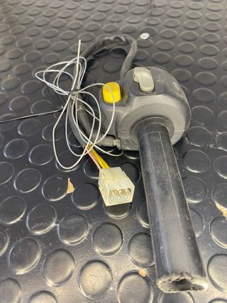 Acelerador con mando de luces