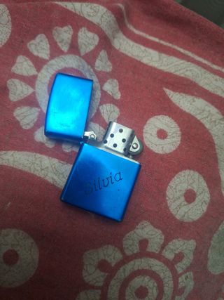 2 Mecheros Zippo 1blanco 1azul Silvia grabado