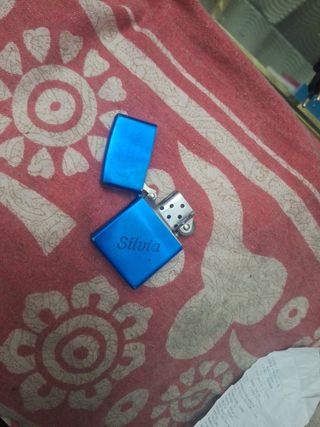 2 Mecheros Zippo 1blanco 1azul Silvia grabado