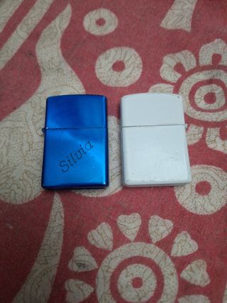2 Mecheros Zippo 1blanco 1azul Silvia grabado